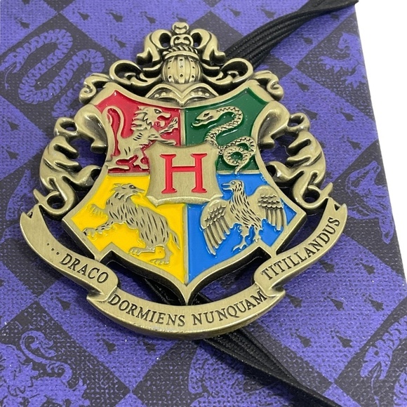 Harry Potter Hogwarts Warner Bros Lined Paper Journal with Die-Cast Metal Crest - Picture 3 of 12